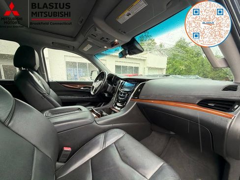 Used 2019 Cadillac Escalade ESV Luxury AWD/4WD image 56