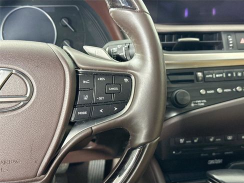 Used 2020 Lexus ES 350 Ultra Luxury w/ Accessory Package 2 FWD image 19