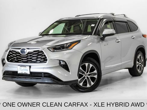 Used 2021 Toyota Highlander XLE AWD/4WD image 1