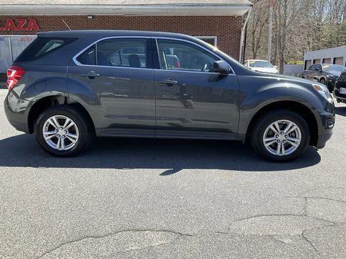 Used 2017 Chevrolet Equinox LS FWD image 4