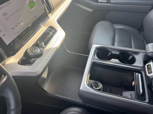 Used 2025 Ford Expedition Active image 24