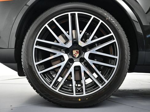 Used 2025 Porsche Cayenne S AWD/4WD image 23