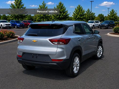 Used 2025 Chevrolet TrailBlazer LS w/ LS Convenience Package FWD image 5