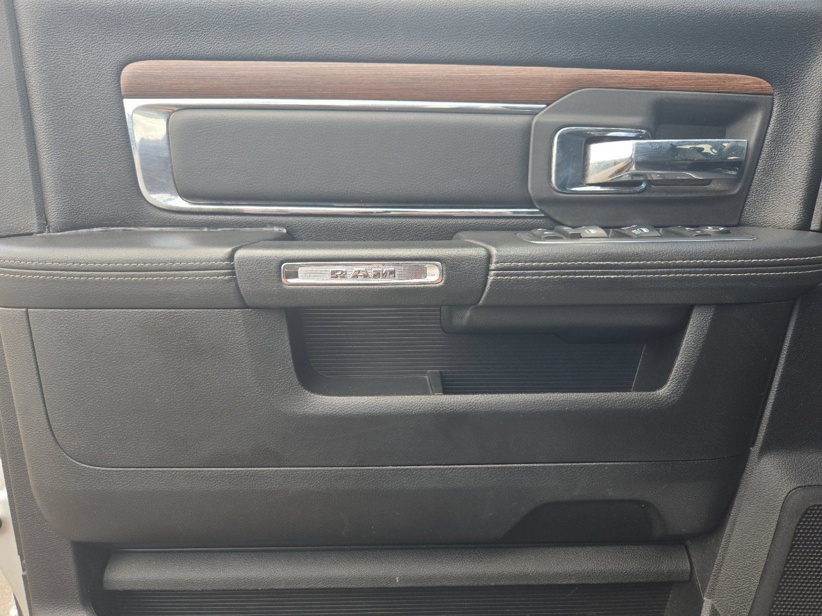 Used 2017 RAM 2500 Laramie AWD/4WD image 10