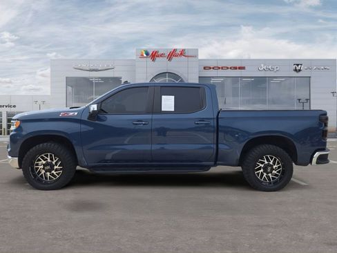 Used 2024 Chevrolet Silverado 1500 LT w/ Z71 Off-Road Package AWD/4WD image 2