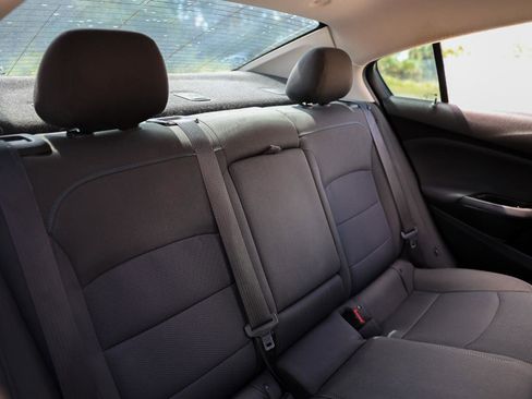 Used 2018 Chevrolet Cruze LT w/ Convenience Package FWD image 14