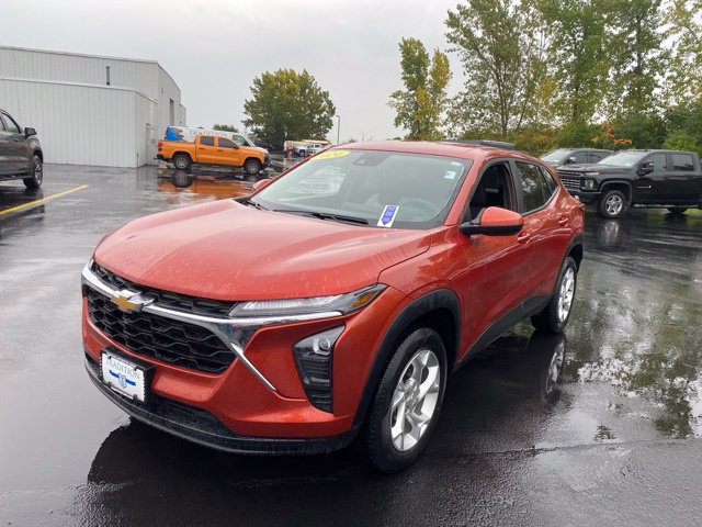 Used 2024 Chevrolet Trax LS w/ LS Convenience Package FWD image 1