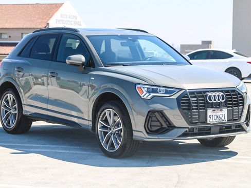 Used 2025 Audi Q3 2.0T Premium w/ Convenience Package image 3