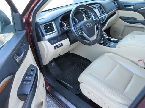 Used 2017 Toyota Highlander Limited AWD/4WD image 11