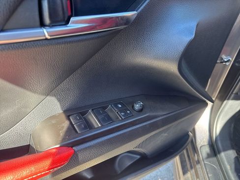 Used 2023 Toyota Camry SE image 7
