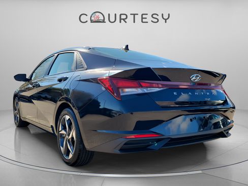 Certified 2023 Hyundai Elantra SEL w/ Convenience Package image 3