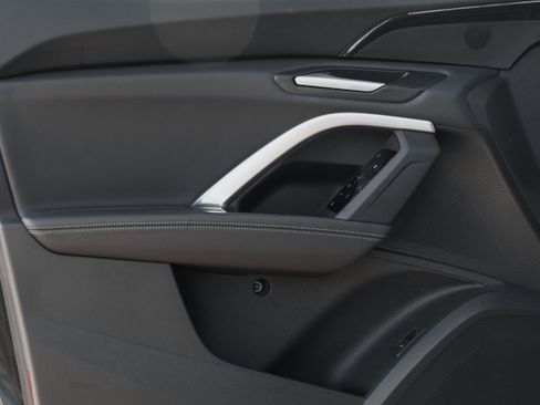 Certified 2025 Audi Q5 Premium w/ Convenience Package image 23