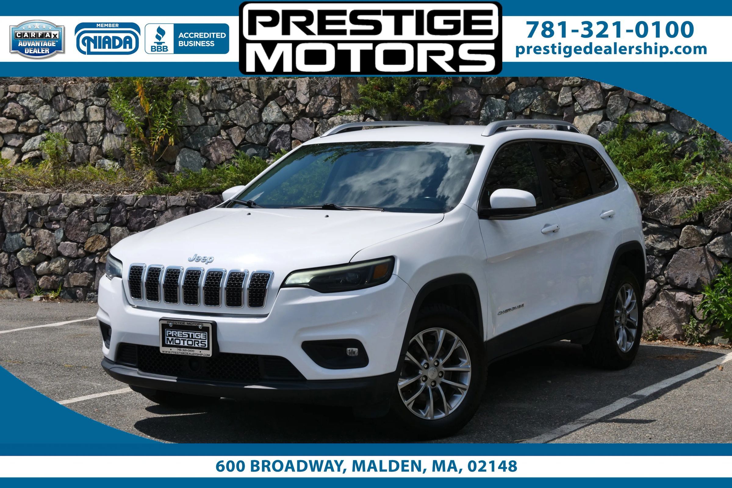 Used 2021 Jeep Cherokee Latitude Plus w/ Mopar Interior Package AWD/4WD image 1