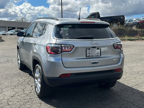 Used 2022 Jeep Compass Latitude AWD/4WD image 7