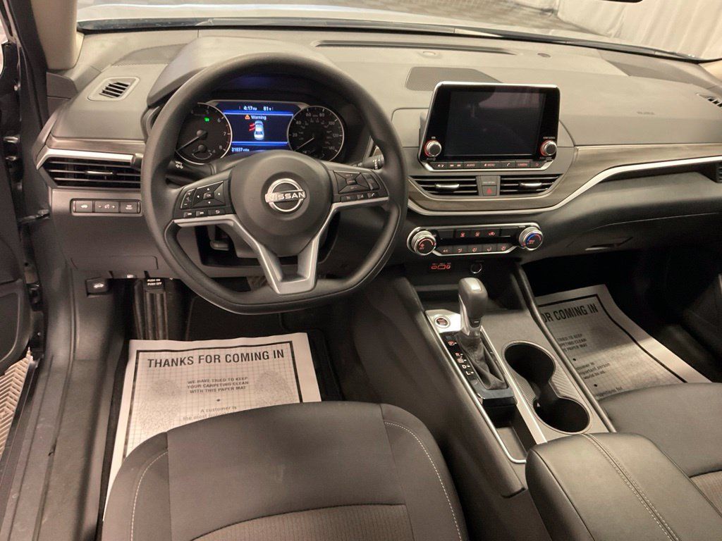 Used 2025 Nissan Altima 2.5 SV FWD image 7