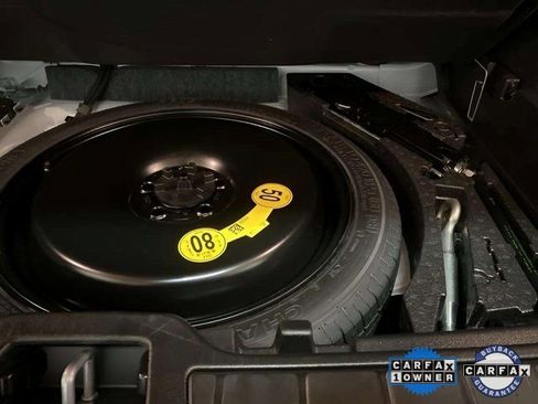 Used 2025 Volvo XC40 B5 Plus image 90