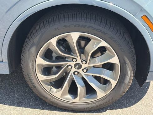 New 2026 Lincoln Aviator AWD w/ Jet Appearance Package image 13