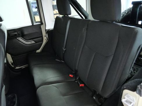 Used 2018 Jeep Wrangler Unlimited Sport S AWD/4WD image 15