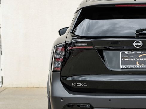 Used 2025 Nissan Kicks SV w/ Illumination Package FWD image 39