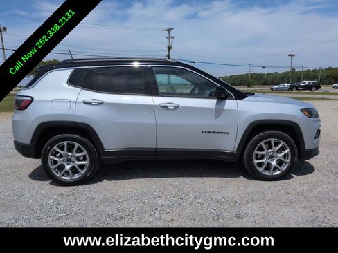 Used 2025 Jeep Compass Limited AWD/4WD image 3