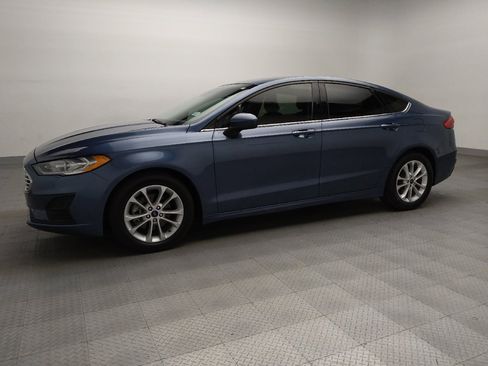 Used 2019 Ford Fusion SE image 2