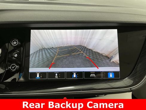 Used 2021 Buick Envision Essence w/ Technology Package I FWD image 4