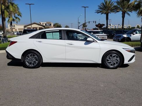 Certified 2026 Hyundai Elantra Hybrid FWD image 34