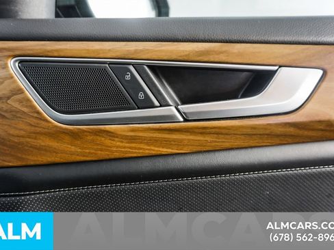 Used 2025 Volkswagen Atlas SE image 48