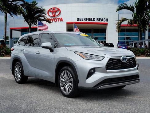 Used 2022 Toyota Highlander Platinum AWD/4WD image 1