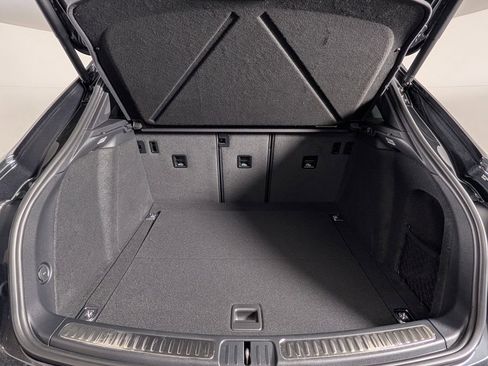 New 2026 Porsche Macan image 18