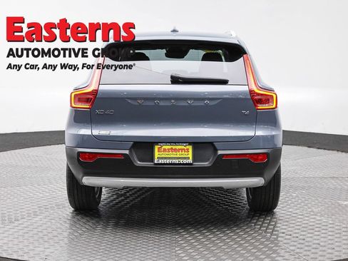 Used 2021 Volvo XC40 T4 Momentum FWD image 6