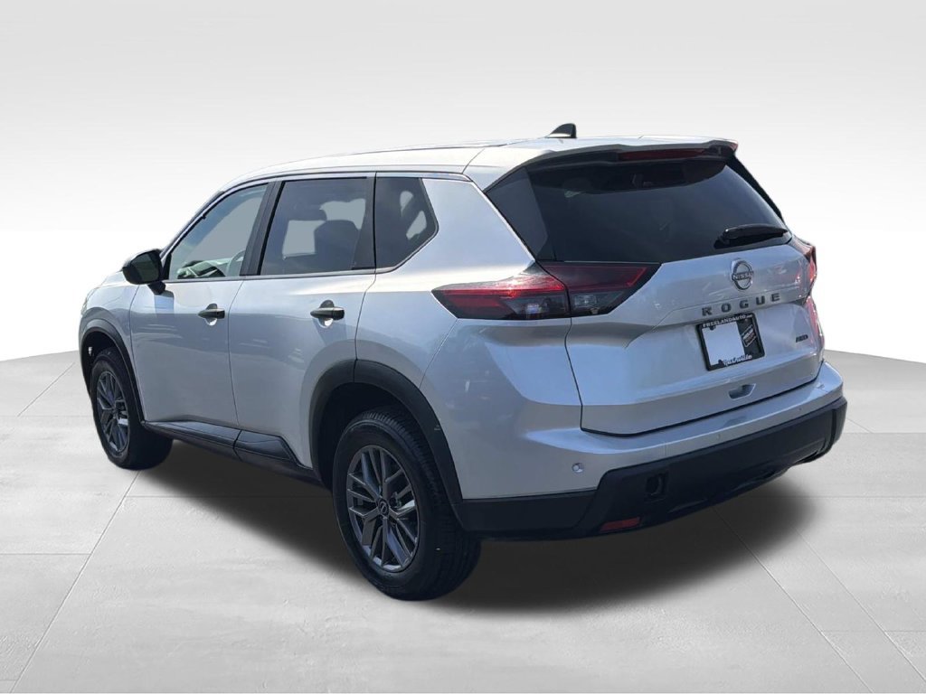 Used 2024 Nissan Rogue S AWD/4WD image 5