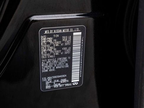 Used 2025 INFINITI QX80 Sensory AWD/4WD image 16