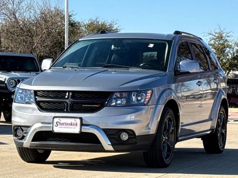 Used 2019 Dodge Journey Crossroad image 3