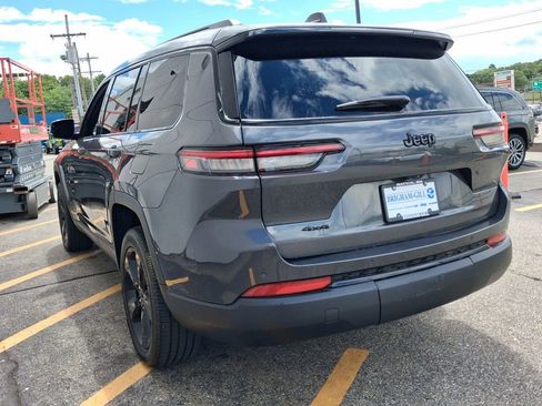 Used 2023 Jeep Grand Cherokee L Laredo AWD/4WD image 5