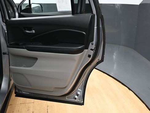 Used 2021 Honda Pilot EX image 38