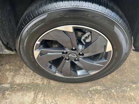 Used 2025 Nissan Rogue SV image 25