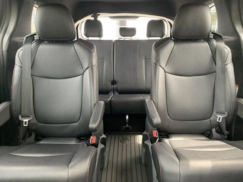 Used 2025 Toyota Sienna XSE FWD image 32