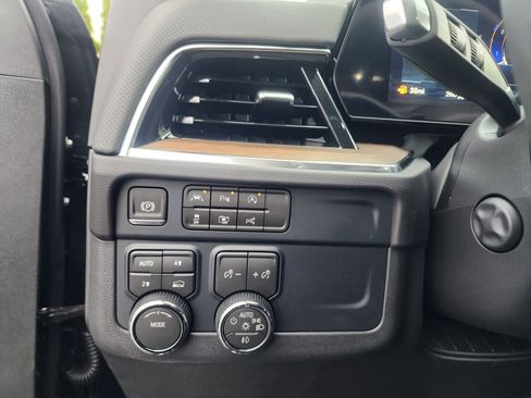 New 2026 Chevrolet Suburban High Country image 27