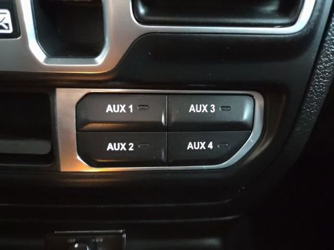 Used 2020 Jeep Wrangler Unlimited Sahara image 12