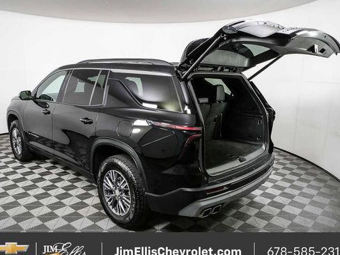 Used 2025 Chevrolet Traverse LT image 32