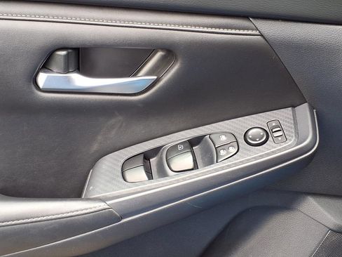 Used 2024 Nissan Sentra SV FWD image 18