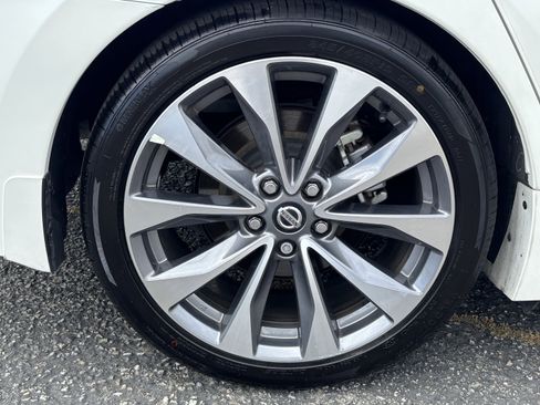 Used 2022 Nissan Maxima Platinum w/ Sport Mat Group image 9