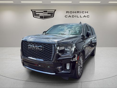 Used 2024 GMC Yukon XL Denali Ultimate AWD/4WD image 1