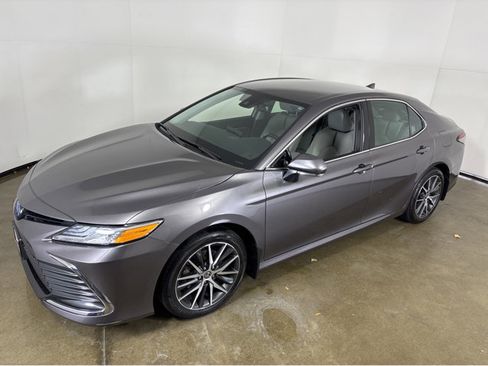 Used 2023 Toyota Camry XLE image 14