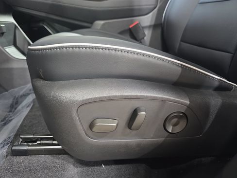 New 2027 Buick Enclave Preferred w/ Power Package FWD image 33
