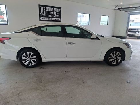 Used 2023 Nissan Altima 2.5 S FWD image 8