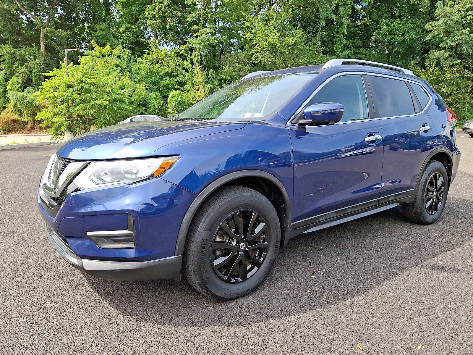 Used 2017 Nissan Rogue SV w/ SV Premium Package AWD/4WD image 3