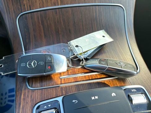 Used 2022 Mercedes-Benz GLC 300 4MATIC image 29