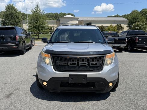 Used 2013 Ford Explorer XLT FWD image 3